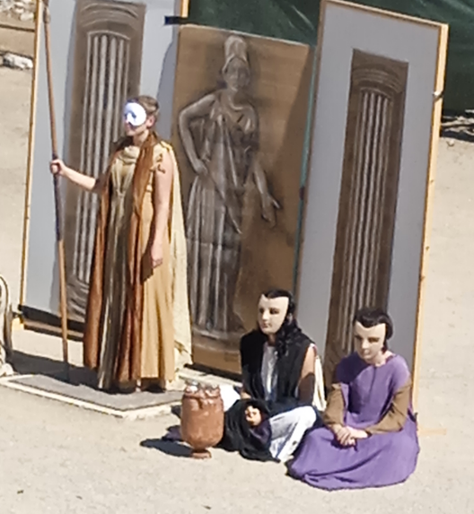 Φωτογραφία 14 - Οι “Ευμενίδες” στο αρχαίο Θέατρο του Δίου 