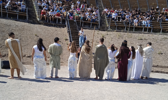Φωτογραφία 19 - Οι “Ευμενίδες” στο αρχαίο Θέατρο του Δίου 